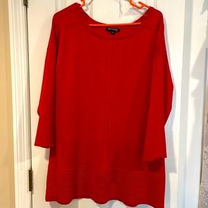 1x Woman long sweater. Red.
